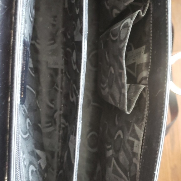 𝅺FERRAGAMO black leather tote. - Picture 4 of 8